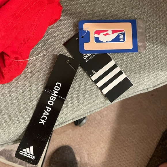 Philadelphia 76ers t-shirt combo pack with Mitchell and Ness Classic cap - Picture 10 of 12